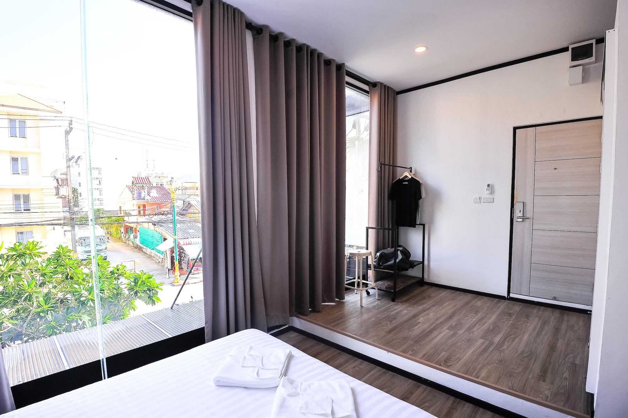 Glur Phuket Patong Beach Exterior photo